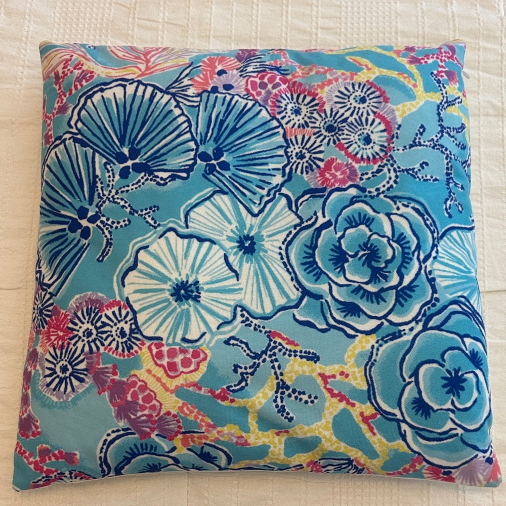 Inspired by Lilly. Printed pillow.